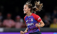 Tash Farrant signs England Women’s Central Contract