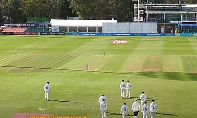 Leicestershire vs Yorkshire, Round 15